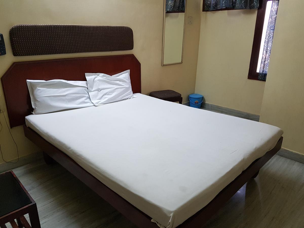 Hotel Sri Sai Residency Tirupati Esterno foto