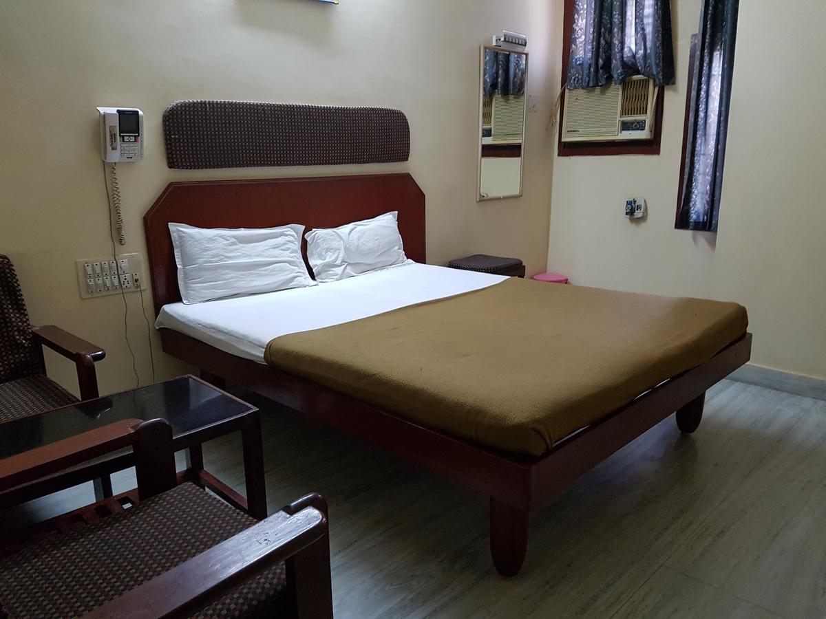 Hotel Sri Sai Residency Tirupati Esterno foto